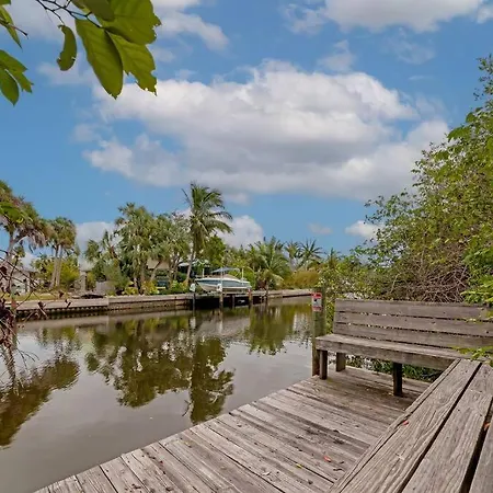 Walk To The Beach And Village - Hibiscus Villa